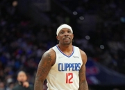 开云体育投注-包含雄鹿队首发三外援，获得意想不到胜利的词条