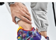 开云体育vip注册-黑曼巴篮球鞋新款上市，受到球迷追捧