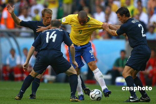 巴西传奇告别，国际比赛高潮迭起的简单介绍