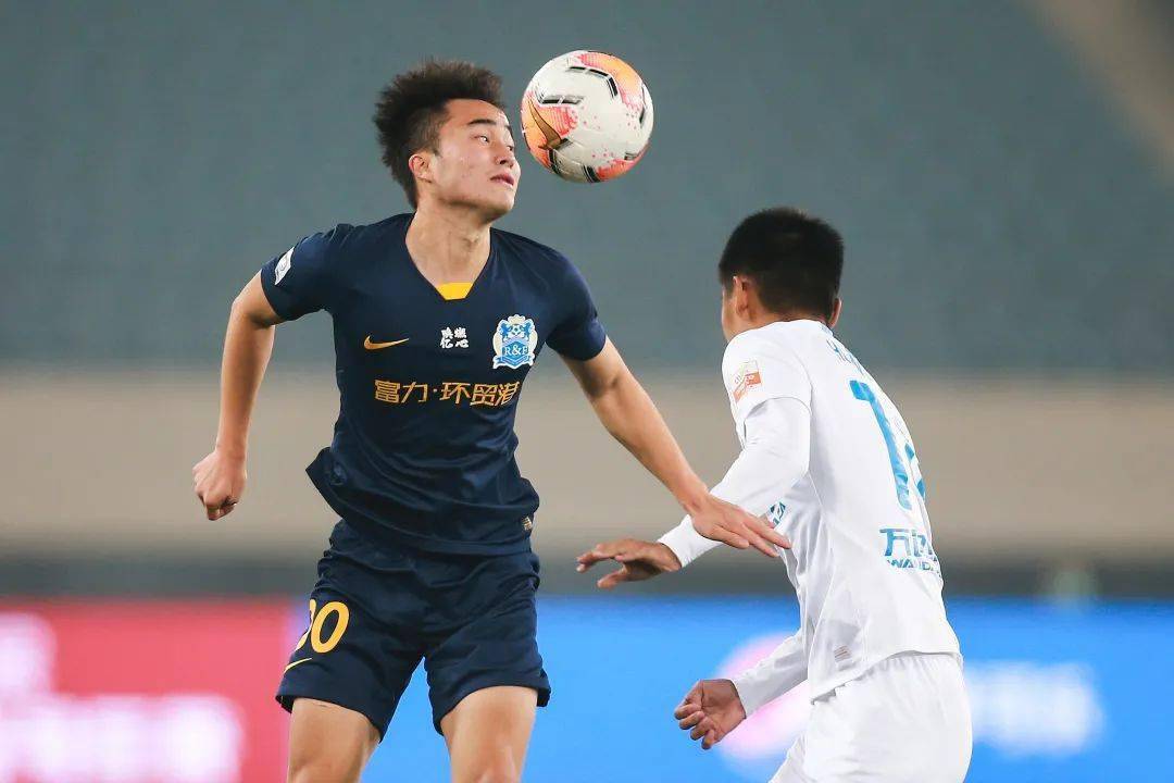 大连人终结连胜,青岛黄海防守犯错输球的简单介绍 大连人终结连胜,青岛黄海防守犯错输球的简单介绍