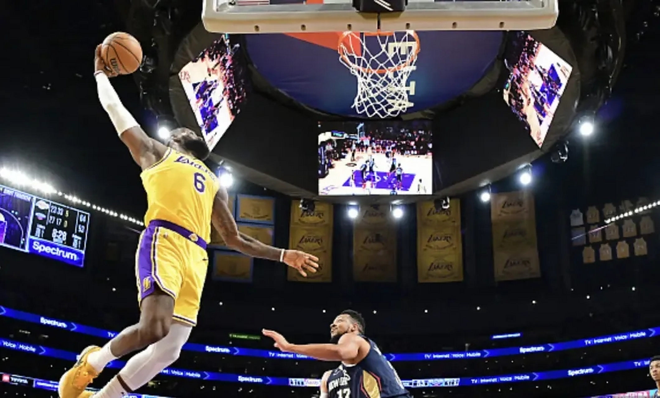 关于湖人客场占领火玫,取得六连胜的信息 关于湖人客场占领火玫,取得六连胜的信息