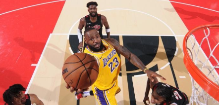 开拓者惨败湖人，连续两败