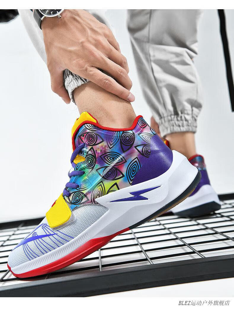 黑曼巴篮球鞋新款上市,受到球迷追捧 黑曼巴篮球鞋新款上市,受到球迷追捧