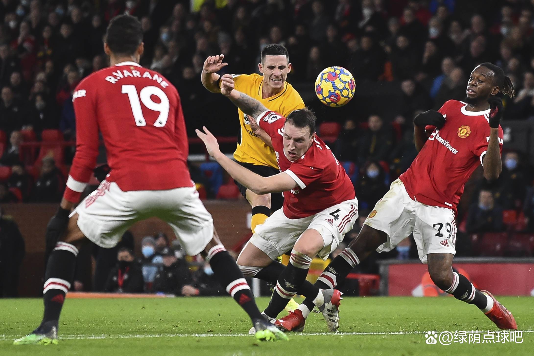 关于狼队主场告捷，稳固前四位置的信息