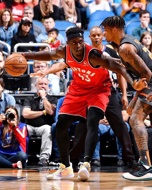 活塞主场空翻,绝对是赛季最抢眼! 活塞主场空翻,绝对是赛季最抢眼!