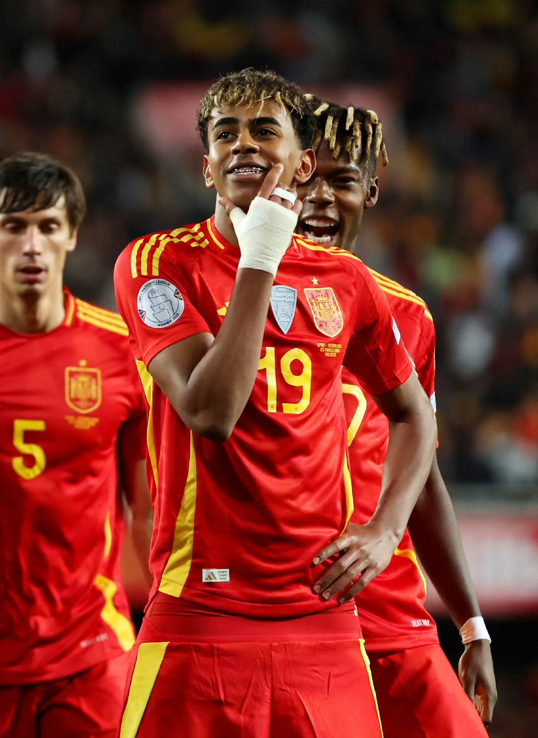 阿尔及利亚球员在国际比赛中作出贡献