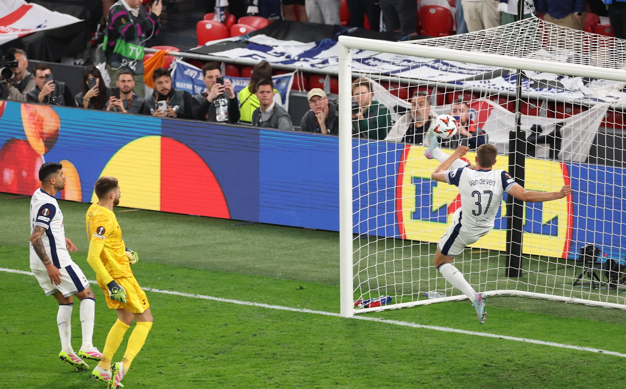 热刺再次战胜对手，实力显露