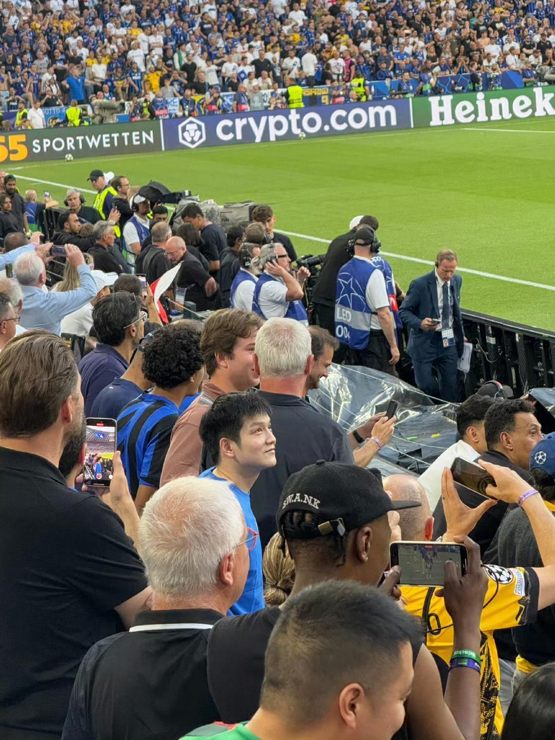 欧冠赛场上演大戏，引发狂热的简单介绍