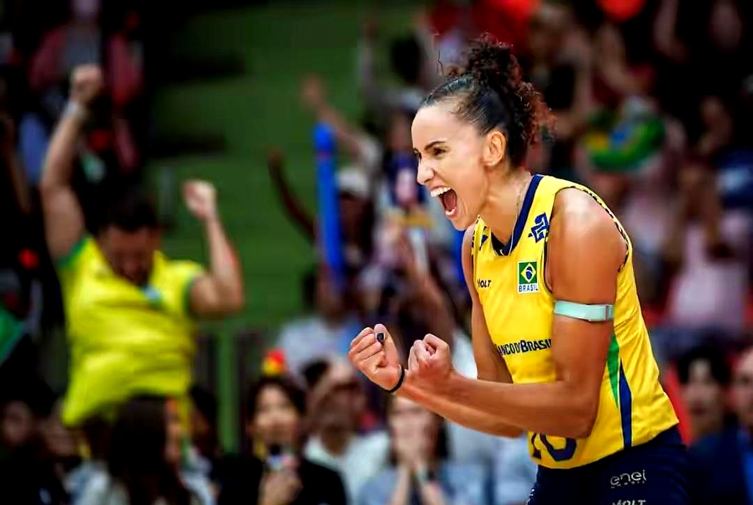 巴西排球队战胜对手，杀入决赛