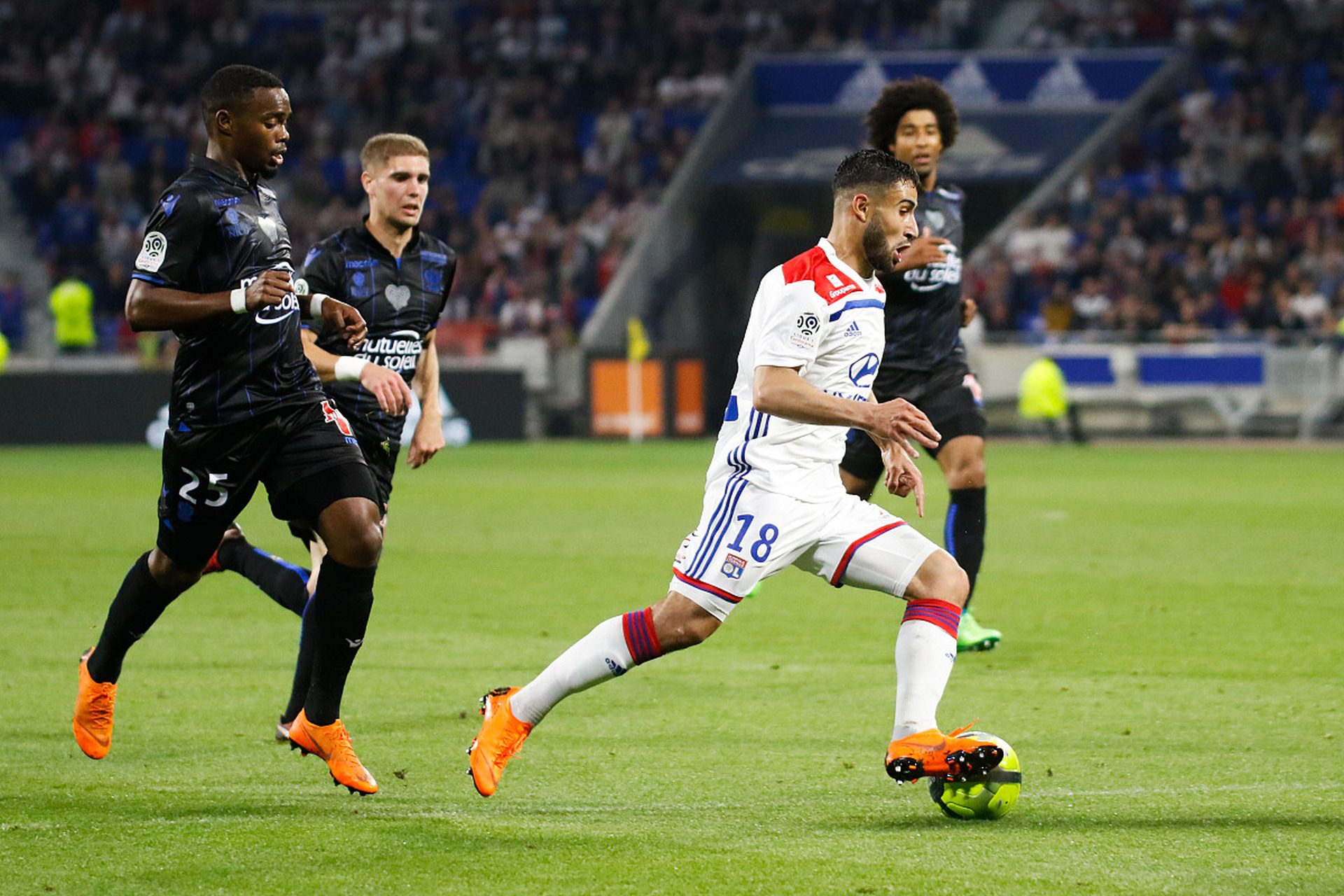 关于里昂客场战平南特，保持不败势头的信息