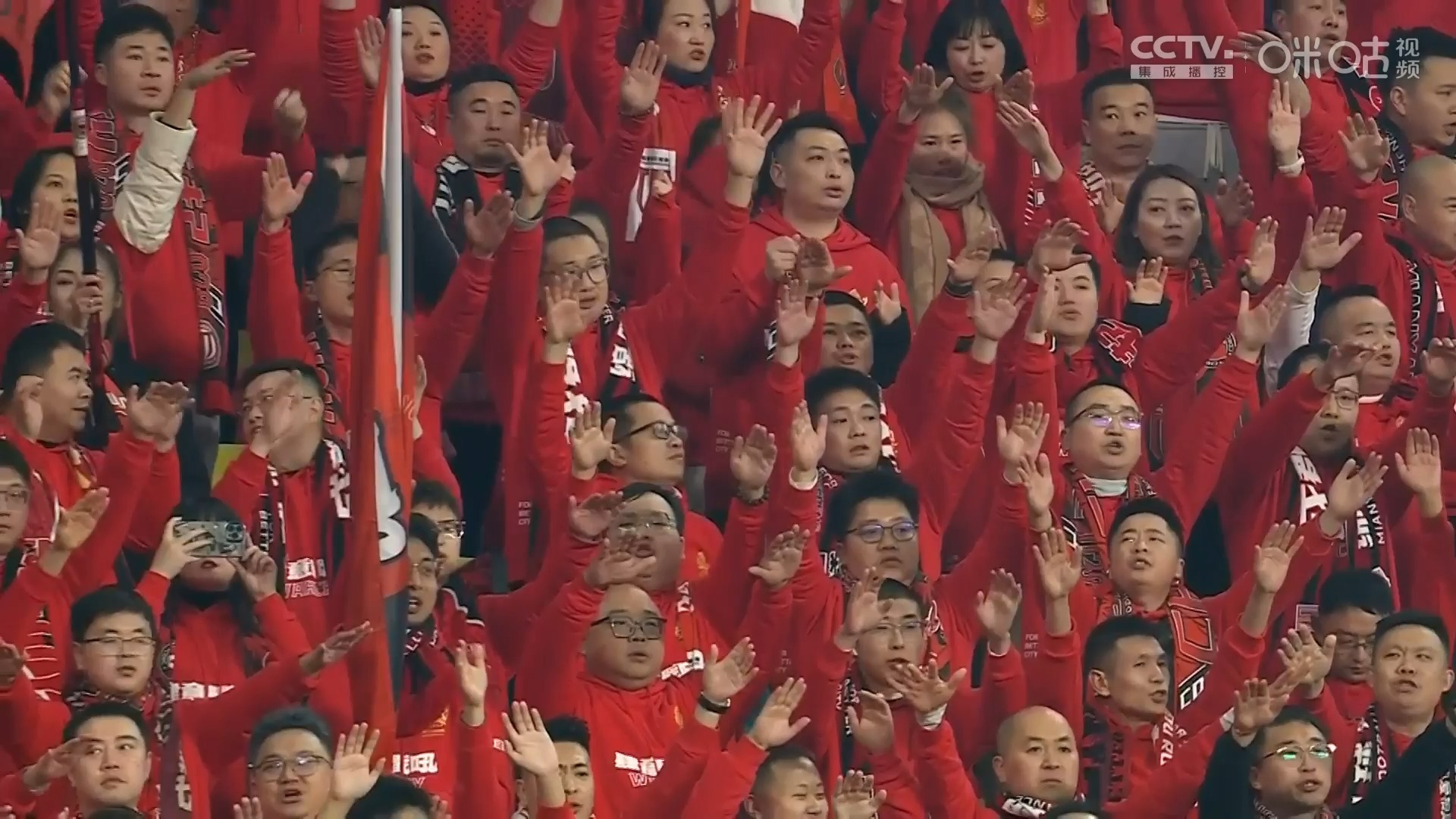 关于酣畅淋漓的胜利，球迷热情高涨不减的信息