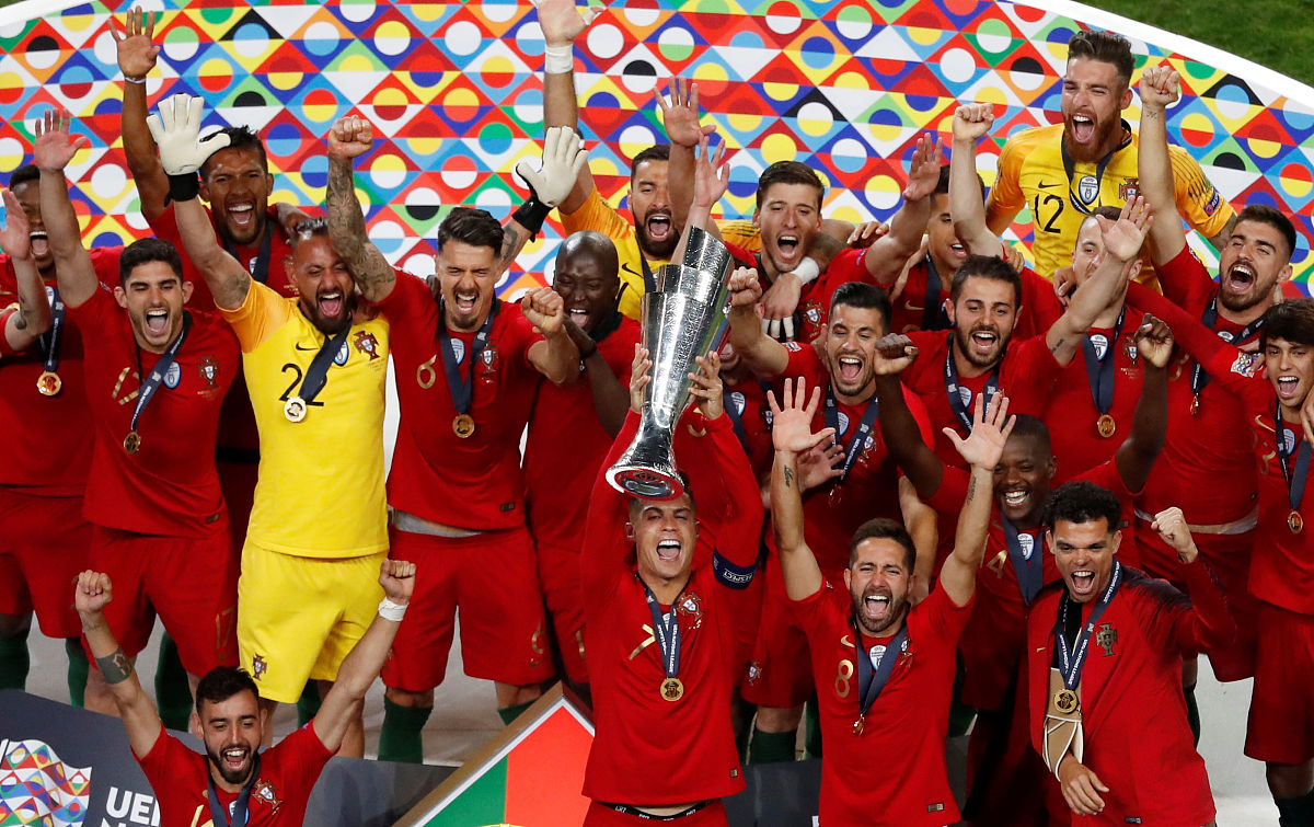 包含西班牙联赛竞争激烈，各支球队实力均衡的词条