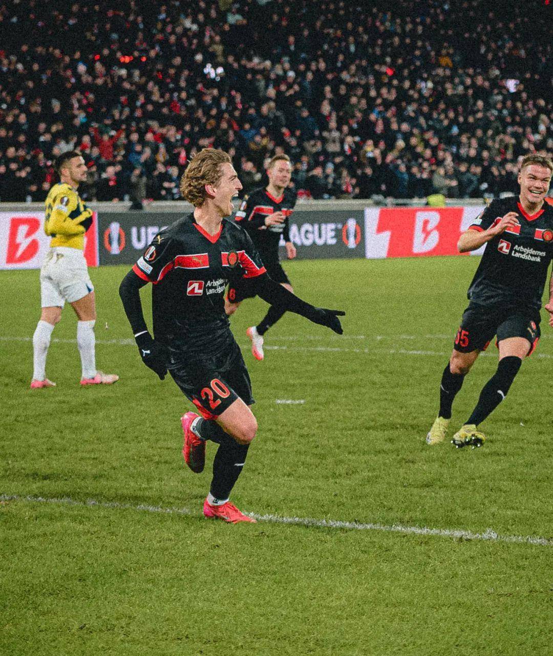 包含阿贾克斯赛季第一胜，波尔图势如巅峰的词条