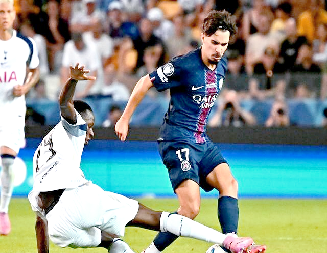 欧冠赛场上演悬念战，胜负难断