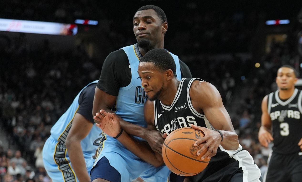 马刺惨遭湖人逆转，韦斯布鲁克独得分的简单介绍